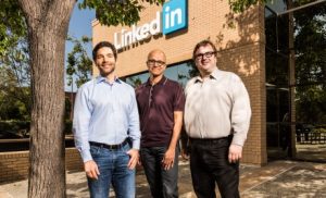 Jeff Weiner, CEO, LinkedIn; Satya Nadella, CEO, Microsoft y Reid Hoffman, fundador de LinkedIn