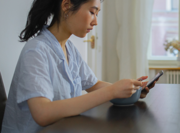 El 53% de los consumidores recurre a apps digitales para enviar y recibir fondos
