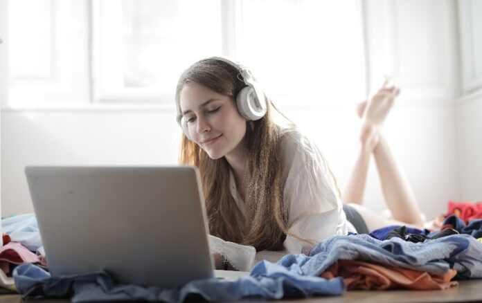 Wom incorpora el servicio de TV paga por streaming en Chile
