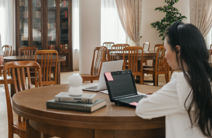 Mllicom lanza plataforma para la capacitación digital de docentes en Latam